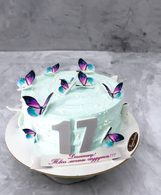 Праздничный торт «Бабочки на креме»