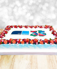 Корпоративный торт «Корпоративный с ягодной рамкой и сладостями»
