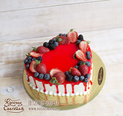 Торт «Сердце с ягодами»
